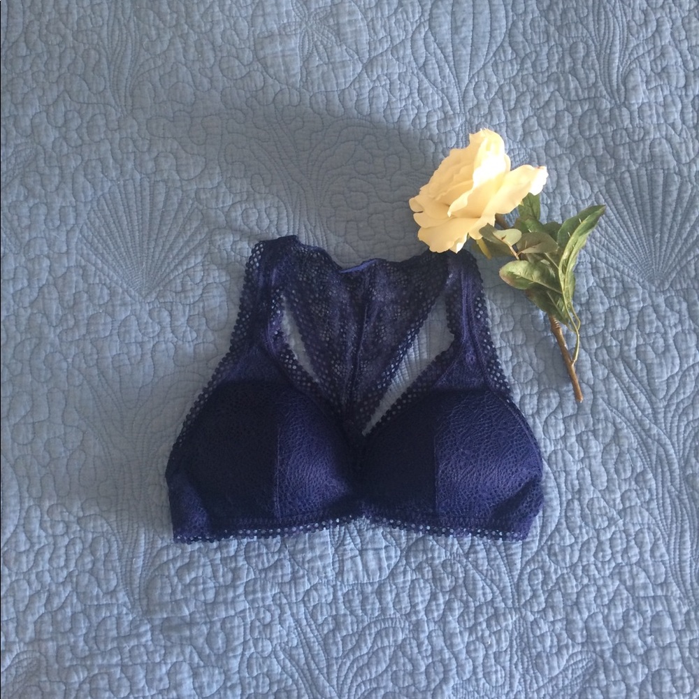 NWOT Victoria’s Secret lace bralette size M